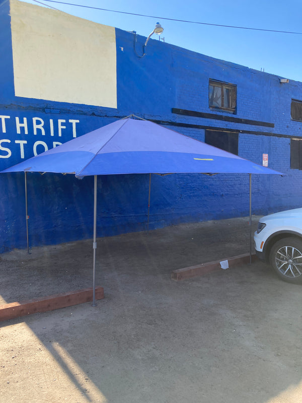 Used Ez-Up Canopy Tent 10x10, Folding & Outdoor Canopy w/Carry Bag