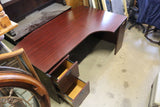 Credenza con extensión de escritorio en la esquina derecha