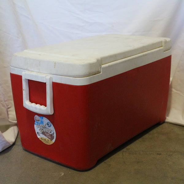 Igloo Island Breeze 48 Quart picnic cooler in good condition