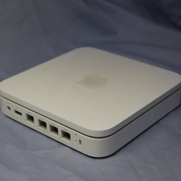Apple AirPort Extreme dual band WiFi router A1408 or A1521 model
