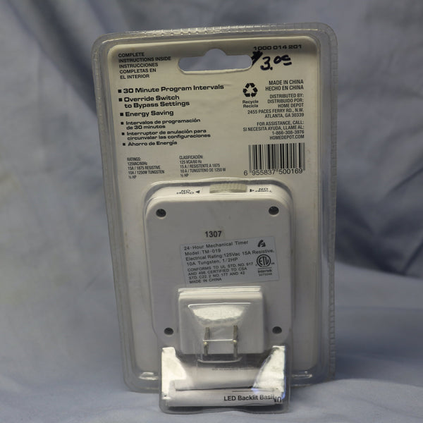 Defiant 24 Hour LED backlit plug-in timer new in package